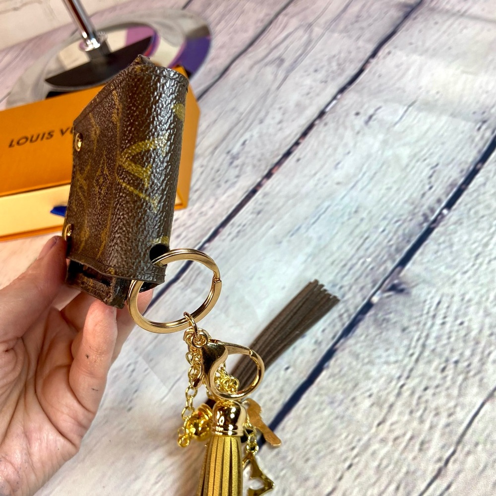 Louis Vuitton Key Cles card holder pouch keychain converted from an iPod case - Picture 9 of 12
